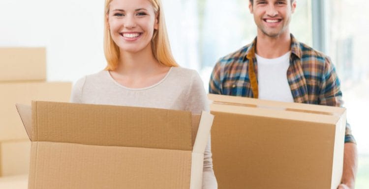 أيهما تختار : مساعدة أصدقائك أو شركه نقل أثاث؟